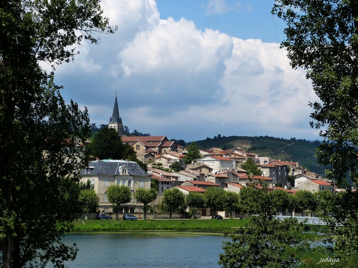 Saint-Pierre-de-Bœuf. Le village.