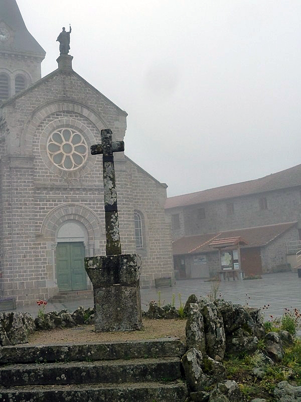 La croix devant l'église - Saint-Régis-du-Coin