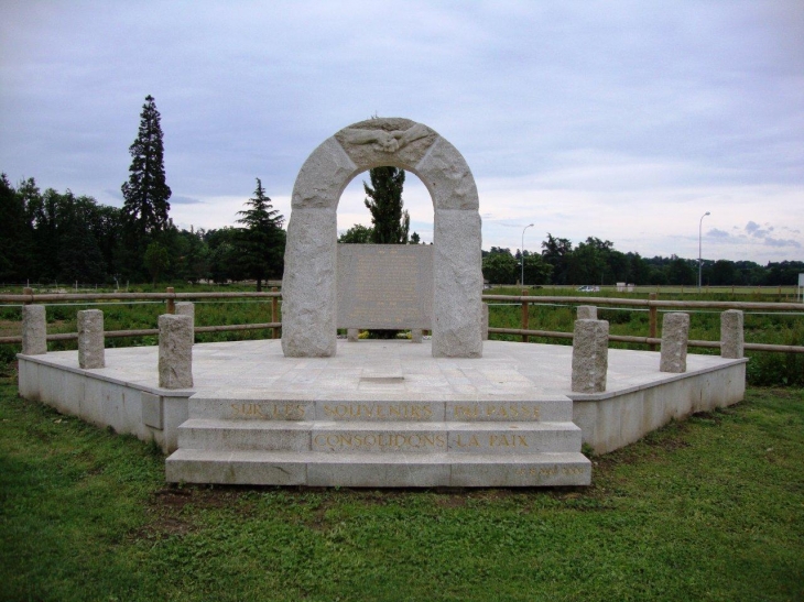 Veauchette (42340) monument aux morts