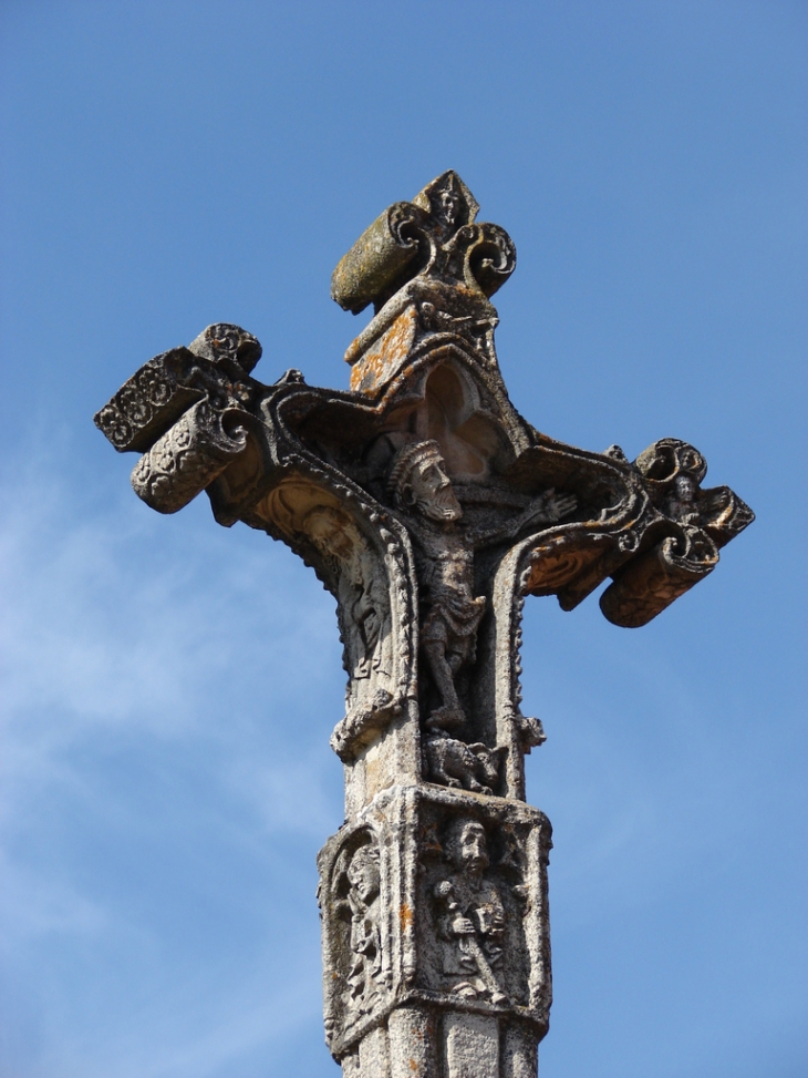 Croix près de la Chapelle Saint-Roch et du Cimetière - Bibost