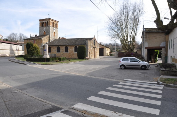 Place de l'église - Cailloux-sur-Fontaines