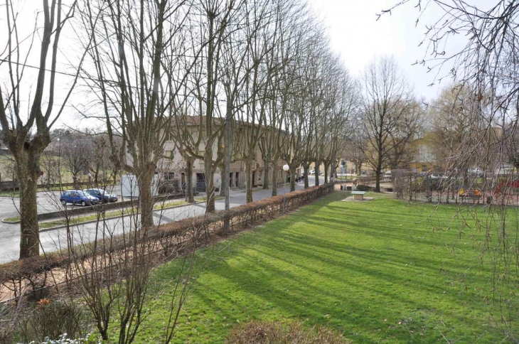 Avenue du 11 Novembre - Cailloux-sur-Fontaines