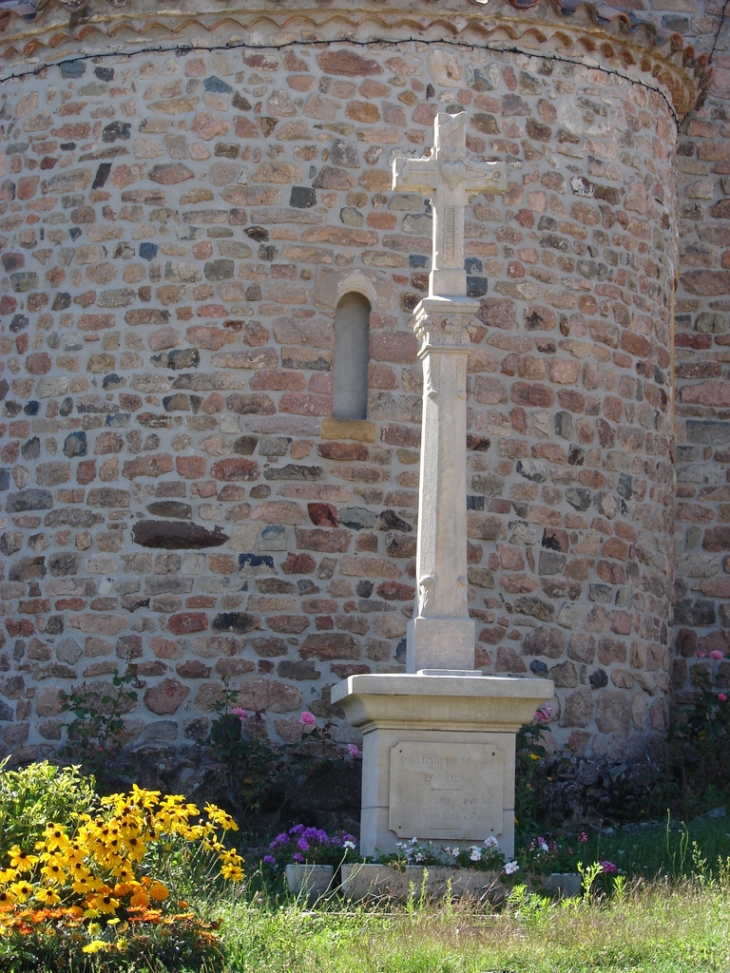 La Croix près de l'Eglise - Chambost-Allières