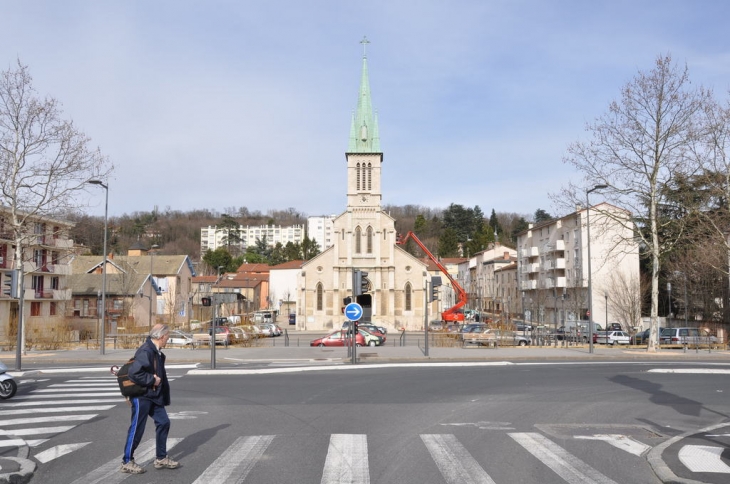 Eglise face au pont - Fontaines-sur-Saône