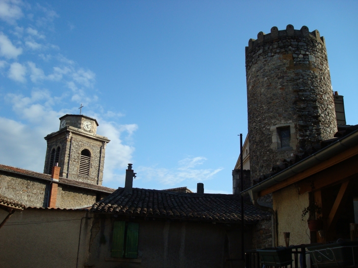 Ancienne Tour de la Dima et l'église - Irigny