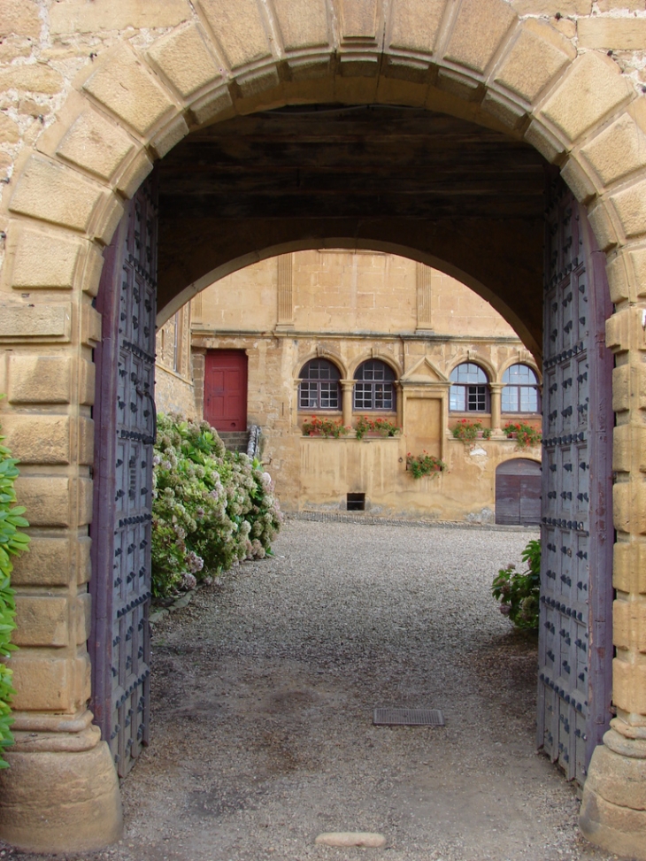 Porte intérieure du Château - Jarnioux