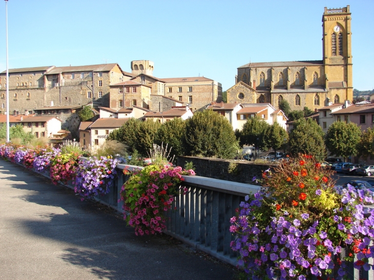 Le Collège Champagnat et l'Eglise - L'Arbresle