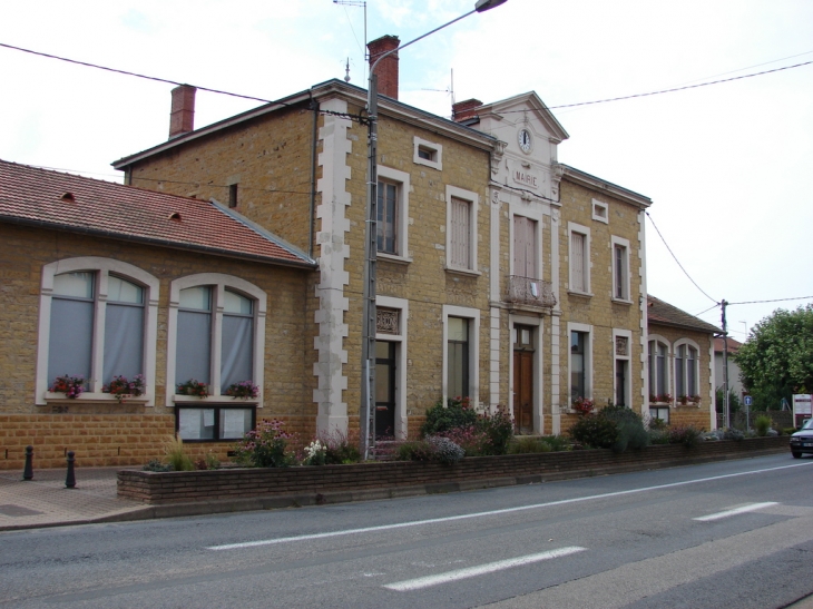 L'Ancienne Mairie et l'Ecole Publique - Les Chères