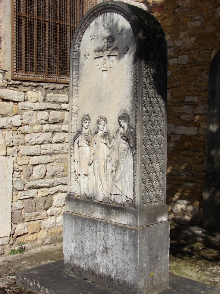 Stèle à l'effigie de Marie-Louise DUROSIER (Près de l'Eglise) - Lissieu