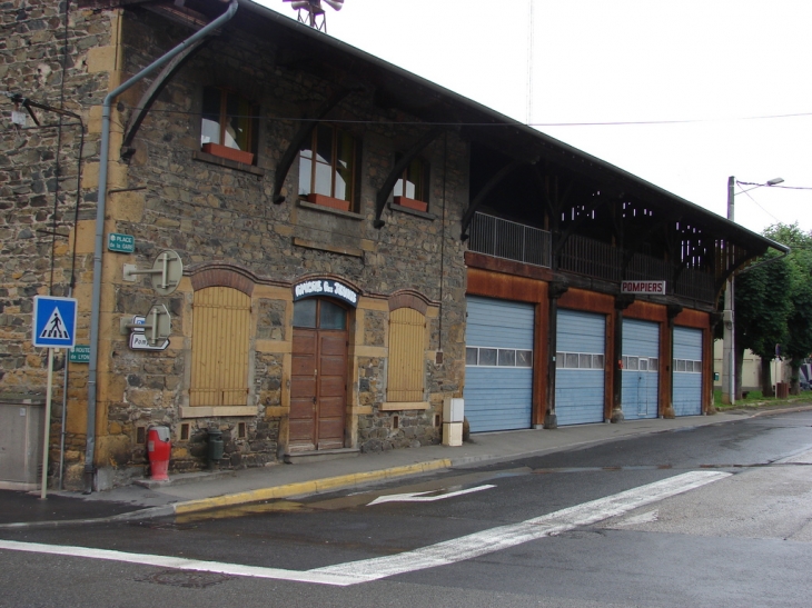 L'Amicale des Jeunes et le garage des pompiers - Lozanne