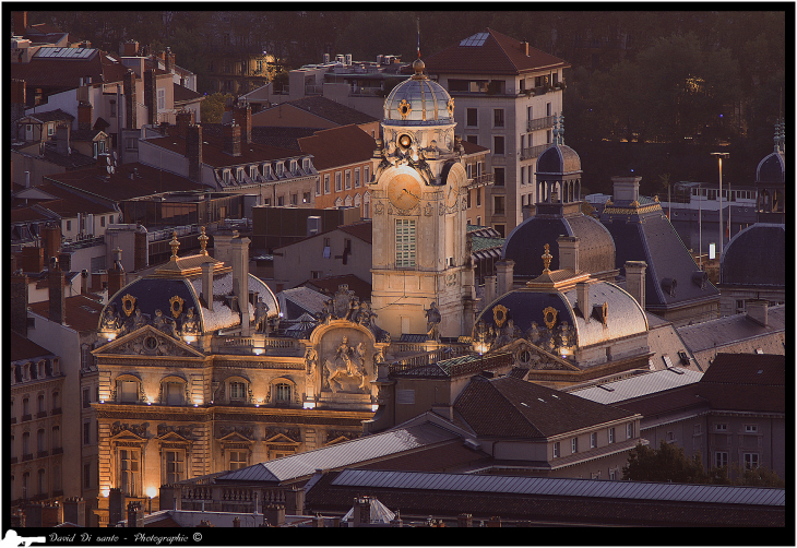 Vue sur l'hôtel de ville depuis le parvis de la basilique de Fourvière - Lyon 1er Arrondissement