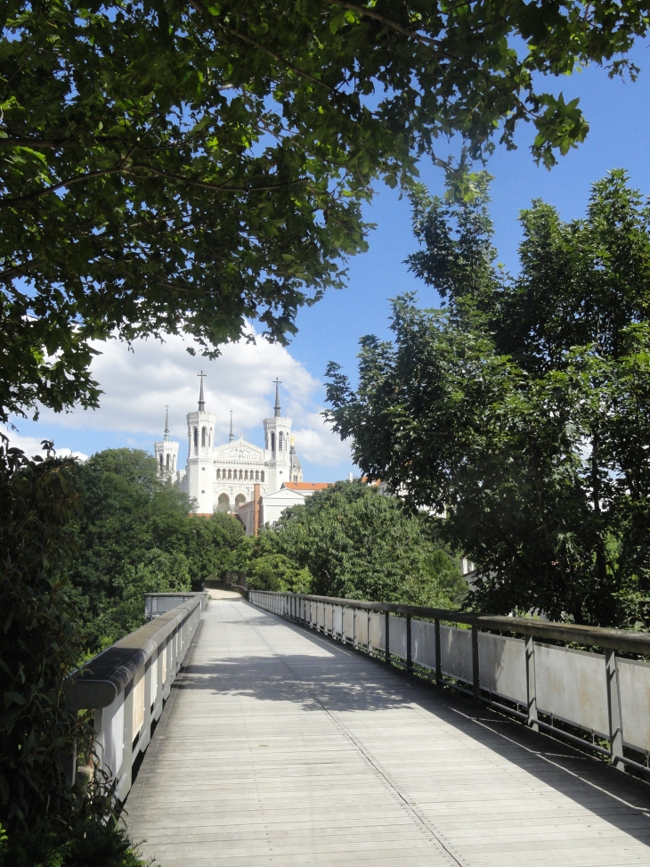 LE PASSAGE DES 4 VENTS VERS PISTE DE LA SARRA UNE AUTRE VUE DE FOURVIERE MOINS CONNUE - Lyon 2e Arrondissement