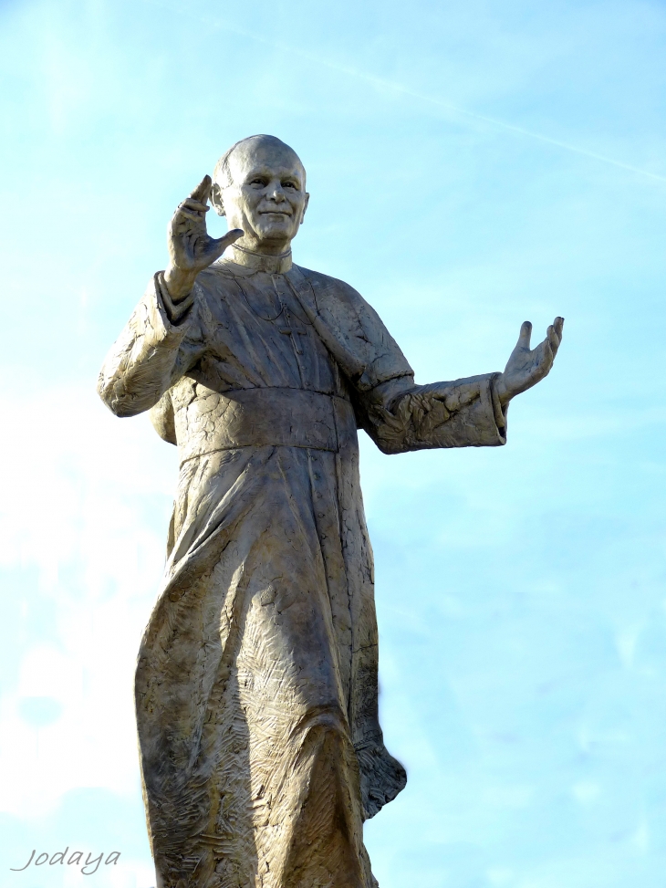 Lyon. Fourvière. Statue de Jean-Paul II - Lyon 5e Arrondissement