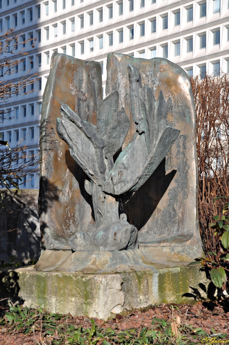 Sculpture de Geneviève Dumont 1943 - 1986 - Auditorium de la Part-Dieu - Lyon