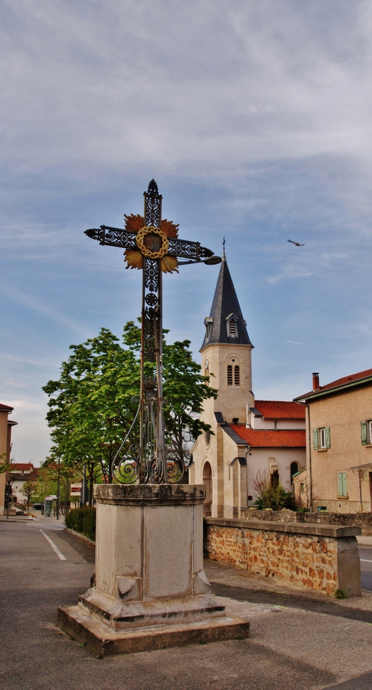  Croix et église St Pierre - Marcy-l'Étoile