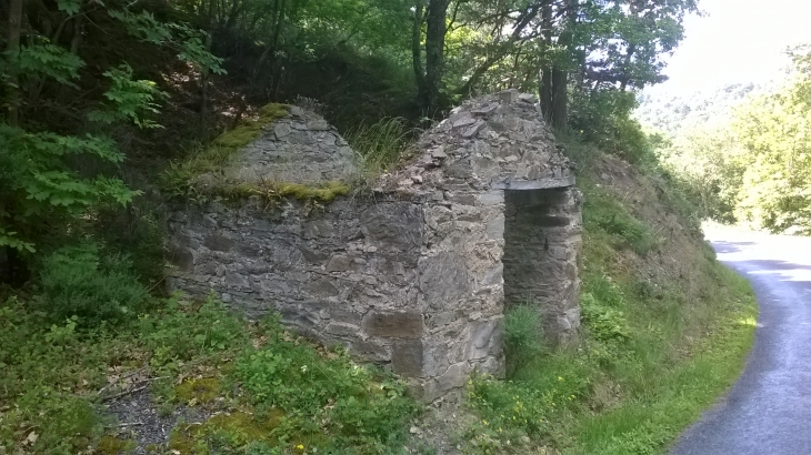 La cabane du cantonier avant  sa restauration - Montromant