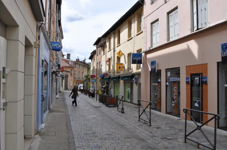La rue de la République - Neuville-sur-Saône