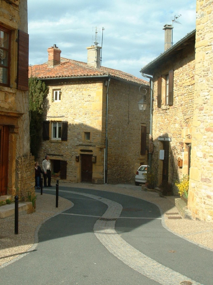 Une rue du village - Oingt
