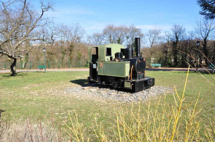 La locomotive dans le parc du musée - Rochetaillée-sur-Saône