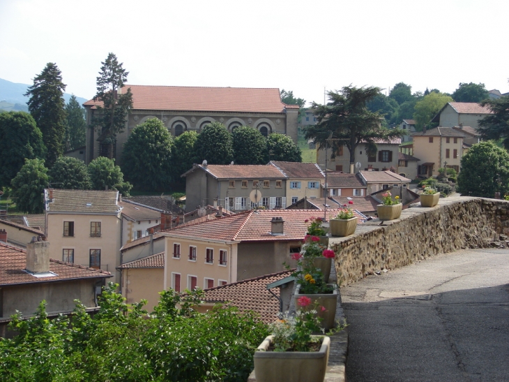 Une vue du village à partir de la colline de Montbloy - Sain-Bel