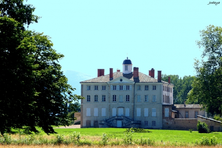 Saint Georges de Reneins. Le Château de Laye.  - Saint-Georges-de-Reneins