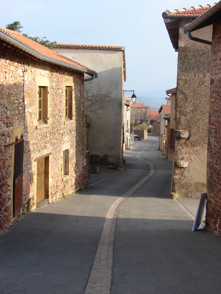 Une Rue du Village - Sainte-Paule