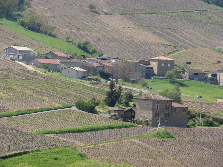 Une vue du village - Vaux-en-Beaujolais