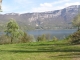 Photo suivante de Aiguebelette-le-Lac Panorama sur la rive et la  montagne d'Aiguebelle
