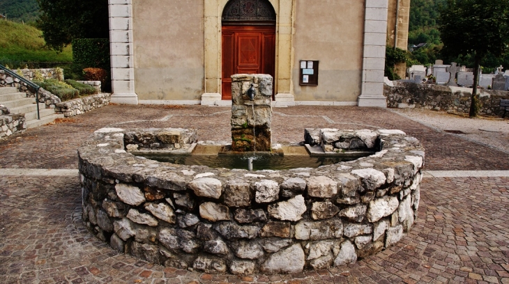 Fontaine de L'église - Chignin