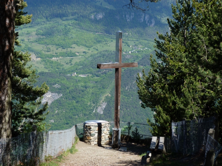 La croix de Feissons avec vue sur le Mont Blanc, Moutiers et le Beaufortain - Feissons-sur-Salins