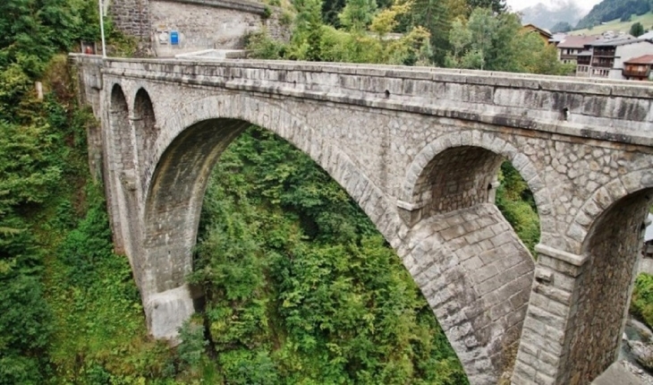  Pont sur les Gorges de l'Arly - Flumet