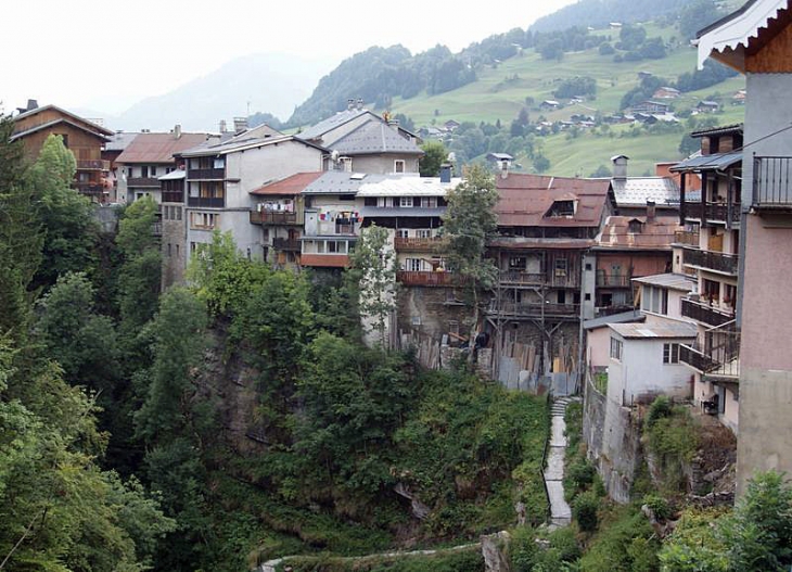 Les maisons au dessus de l'Arly - Flumet