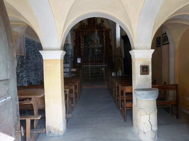 LA THUILE : l'intérieur de la chapelle - Granier