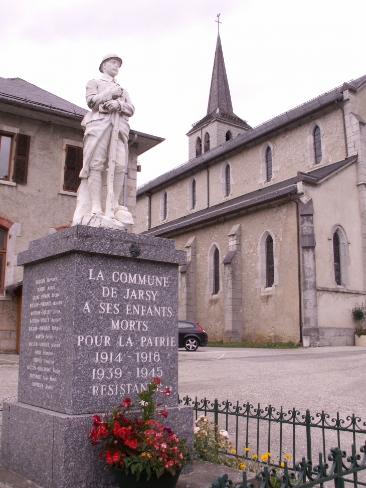 Monument aux morts à proximité de l'église deJarsy
