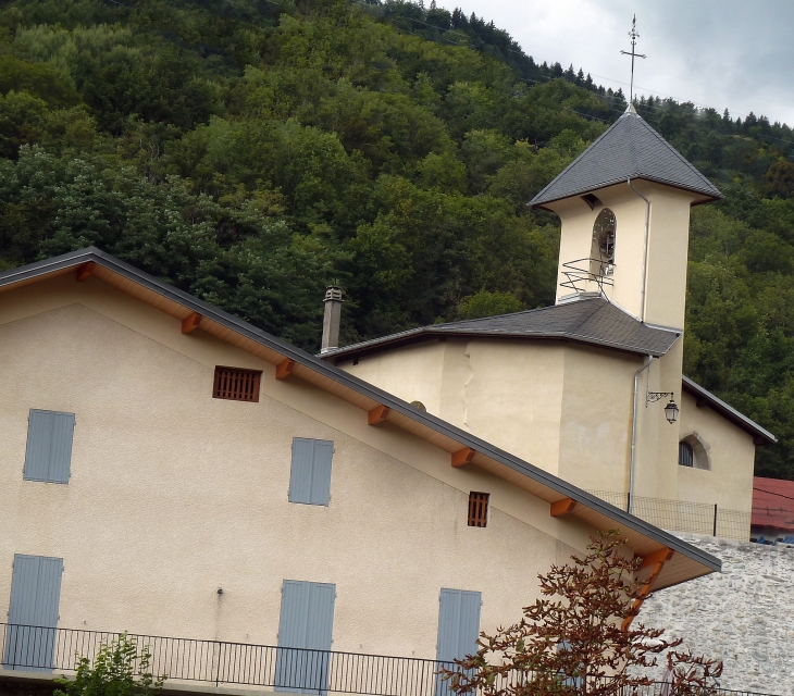 L'église - La Croix-de-la-Rochette