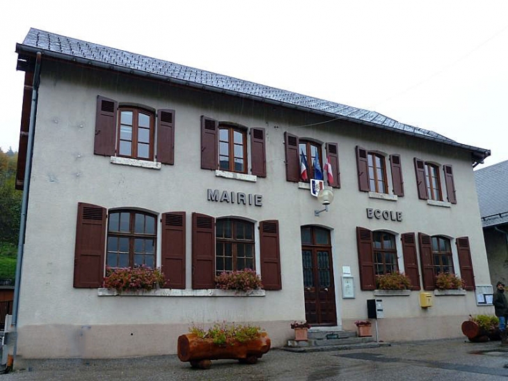 La mairie-école - La Thuile