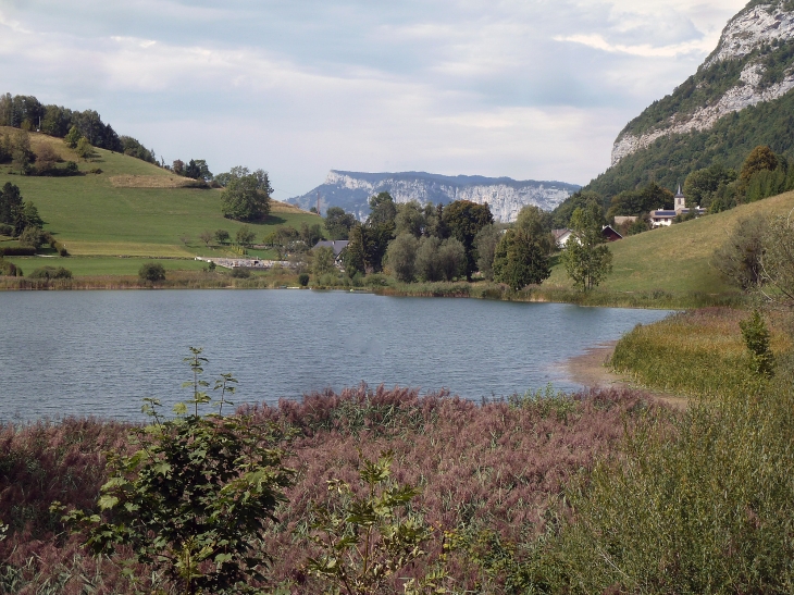 Le village et son lac - La Thuile
