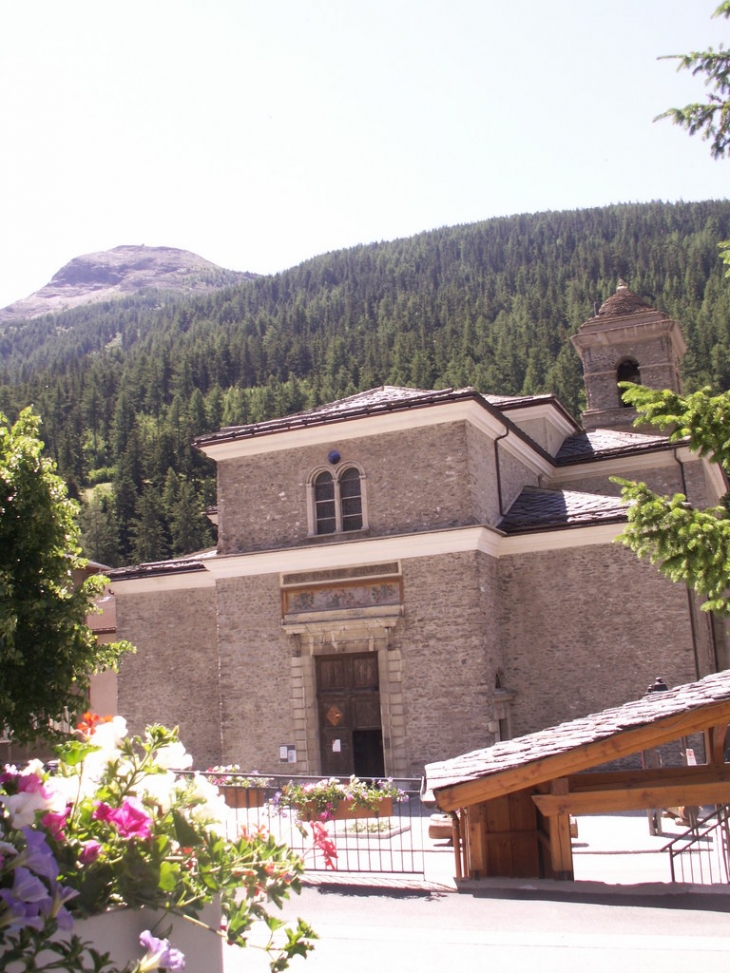 L'une des deux églises de Lanslebourg Mont-Cenis en Savoie - Lanslebourg-Mont-Cenis
