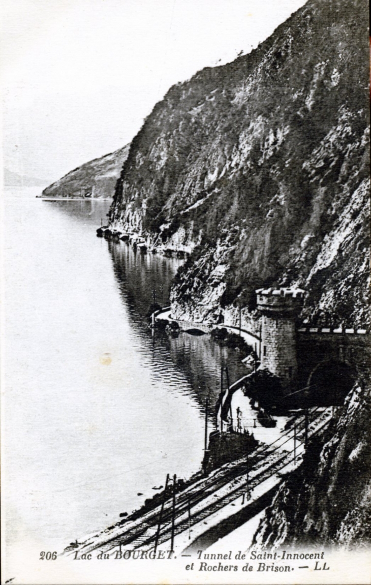 Tunnel de Saint-Innocent et rochers de Brison, vers 1920 (carte postale ancienne). - Le Bourget-du-Lac