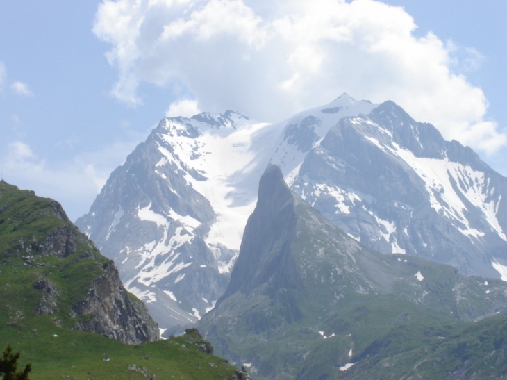 L'aiguille de la vanoise , sur fond de la grande casse(3855m) - Pralognan-la-Vanoise