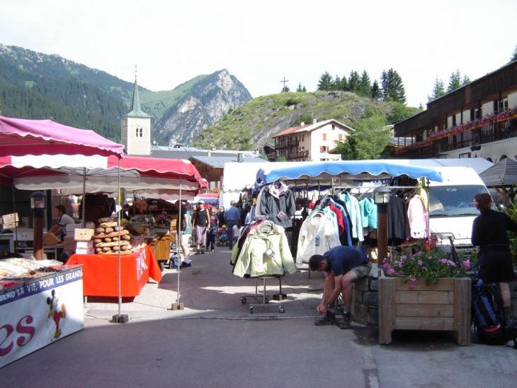 Le marché, sur la place de la mairie - Pralognan-la-Vanoise