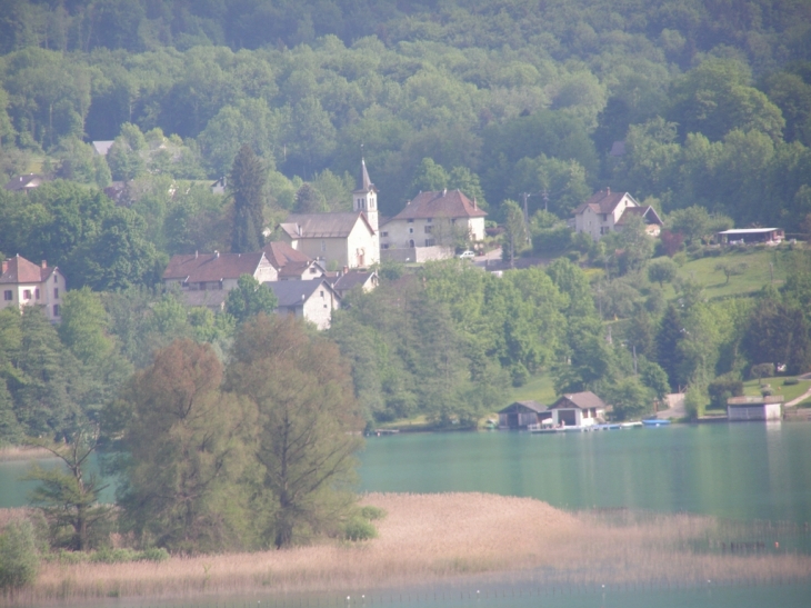 Aiguebelette vu de L'eglise de Saint Alban - Saint-Alban-de-Montbel