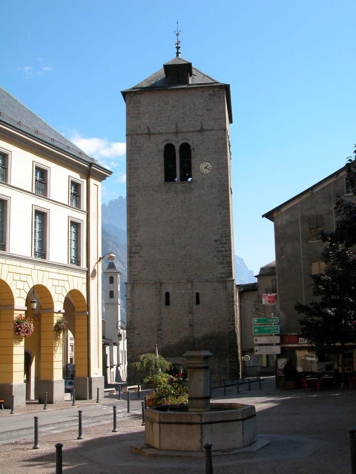 Place de la mairie - Saint-Jean-de-Maurienne