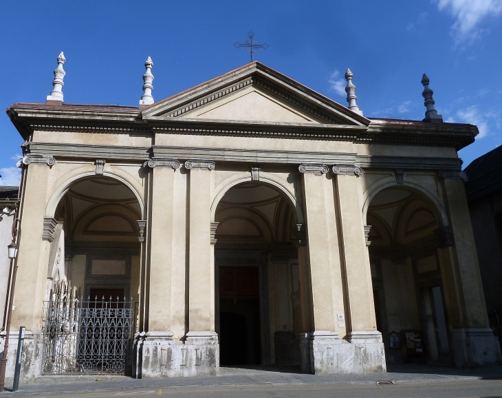 L'entrée de la cathédrale - Saint-Jean-de-Maurienne
