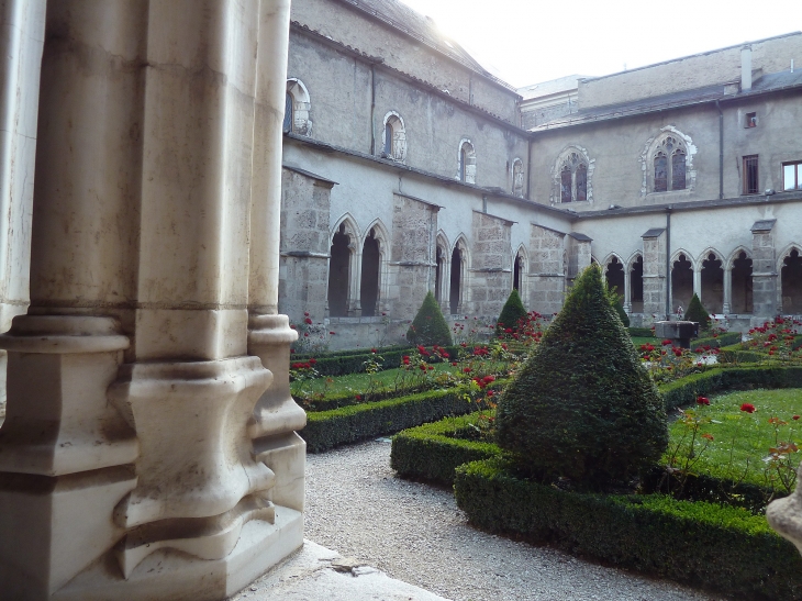 Le cloître de la cathédrale - Saint-Jean-de-Maurienne