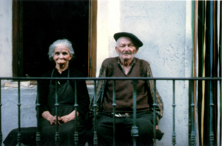 Couple Férrot sur leur balcon 1974  - Saint-Oyen