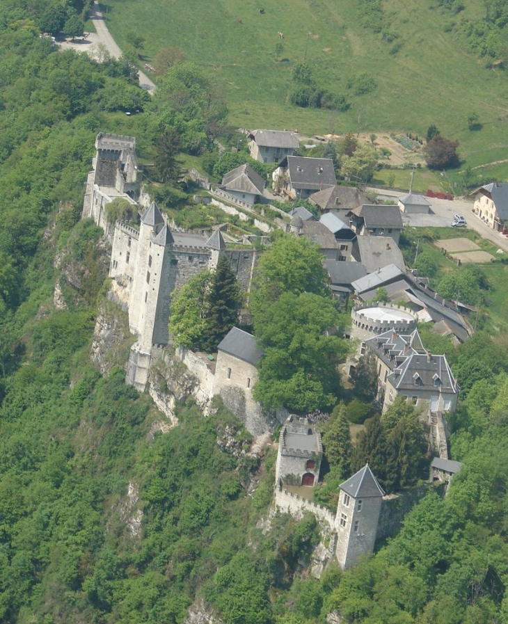 Le Château de Miolans vu du ciel - Saint-Pierre-d'Albigny