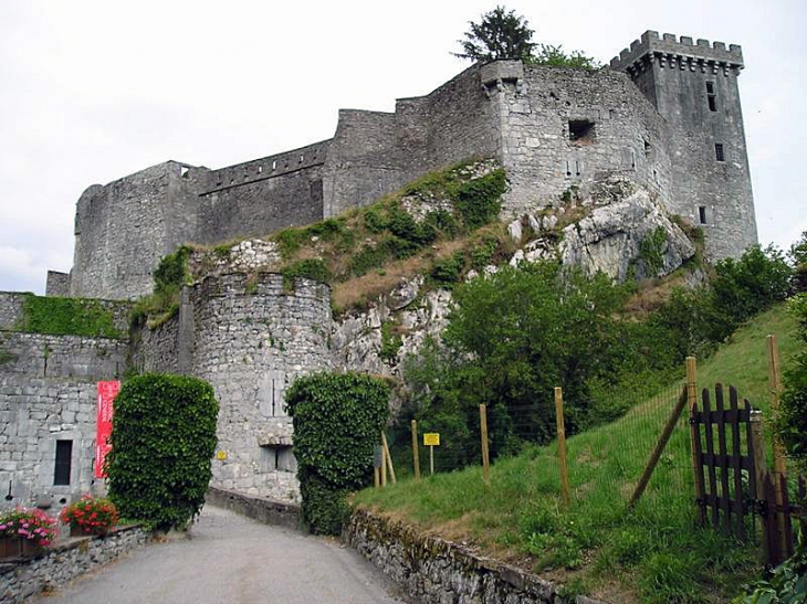 L'entrée du château - Saint-Pierre-d'Albigny