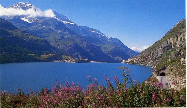 Le Lac de Chevril et le Massif du Mont pourri (carte postale de 1990) - Tignes