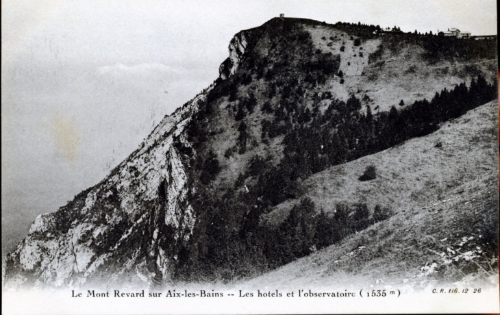Le Mont Revard sur Aix les Bains - Les hotels et l'observatoire (1535m.), vers 1920 (carte postale ancienne). - Trévignin